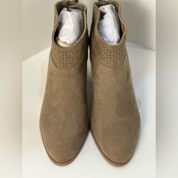 Violet & Red Jackson Lazer Cut Topline Bootie 8 - Picture 8 of 8